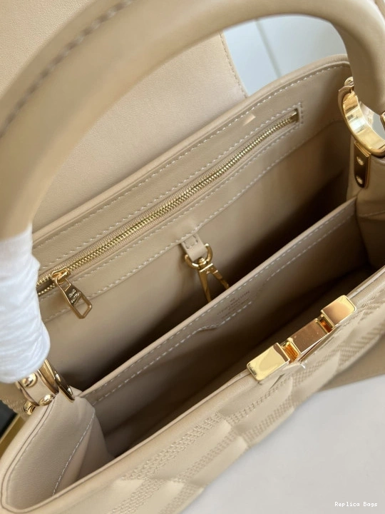 Affordable LOUIS CAPUCINES VUITTON MM 0727